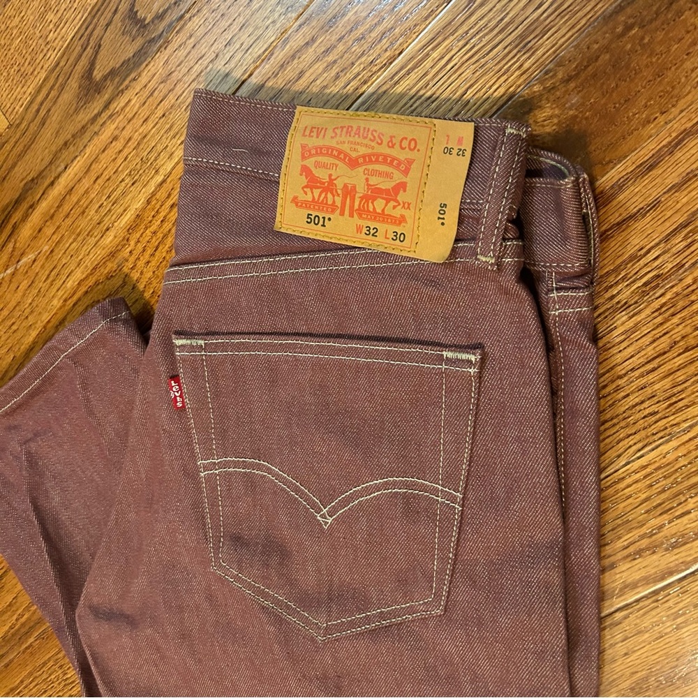 Levi's Men's size 32 x 30 Crimson Jeans LIKE NEW !!